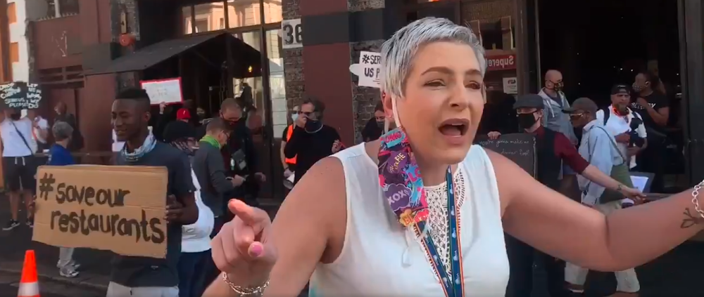 SABreakingNews's tweet image. WATCH | Police accused of 'absurd' use of water canon, stun grenades to quell hospitality industry protest: Restaurateurs, coffee shops, an internet cafe, and the DA shadow minister for transport Manny de Freitas were drenched by a police water cannon… dlvr.it/RcHKhf