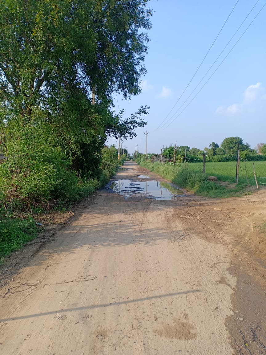 dharmtewatia01's tweet photo. कृप्या करके हमारी समस्या का समाधान

करे । ओर अधिकारियों के द्वारा Board पर भी पेंट करवा दिया गया हैं ।  जिसमे ठेकेदार का नाम , लागत पूंजी , ओर दिनांक आदि को हटाने का काम किया गया हैं 
 @MinisterOpd @AmitShahOffice @AmitShah @PMOIndia @narendramodi https://t.co/YsgD42Iq8m https://t.co/y99pGT9GaK