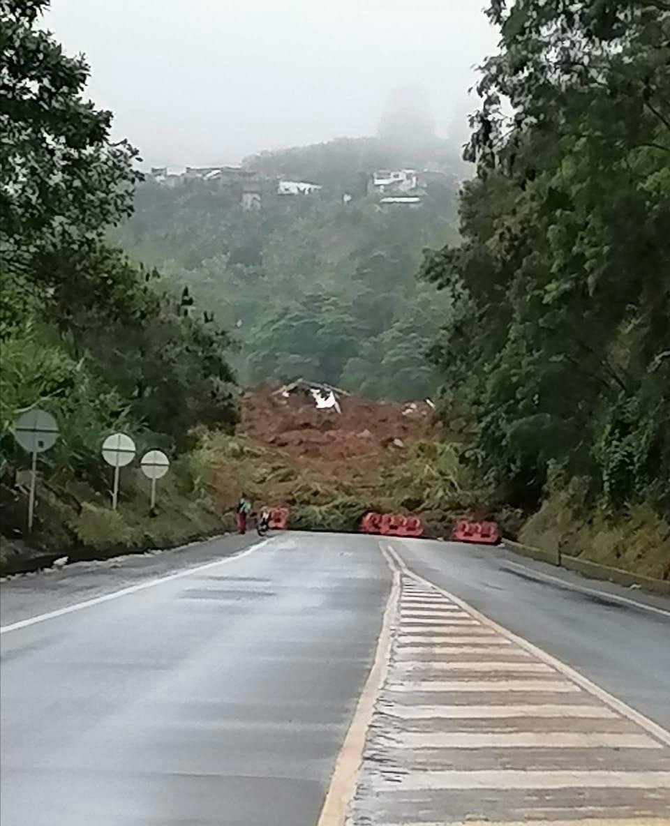 CarlosMayaPei's tweet photo. Presidente @IvanDuque, hace un año usted se comprometió con $10 mil millones para la solución de este problema. Anoche gracias a la evacuación del año pasado, a nuestros monitoreos y reacción inmediata y a Dios no hubo muertos. Seguimos esperando que el Gob Nal cumpla su palabra. https://t.co/aeYiJ1XkMn