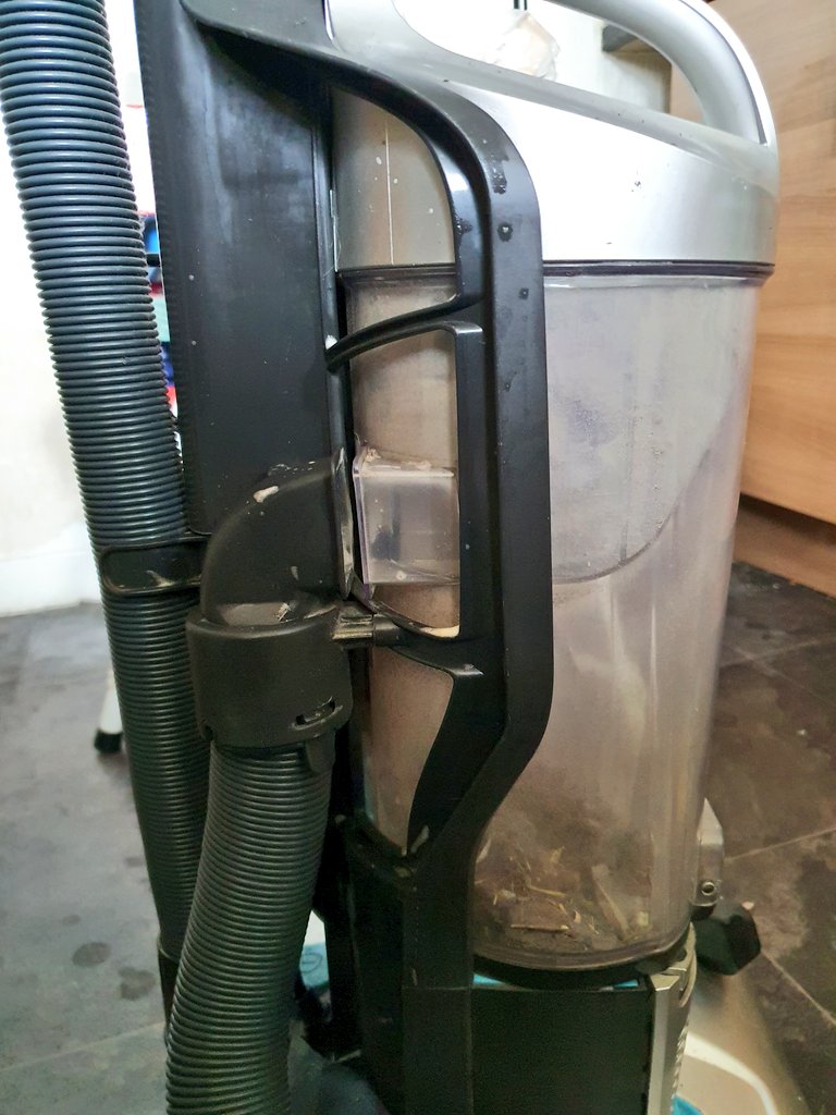 NeonMunchkin's tweet photo. @VaxUK help- I'm missing part of my Vax power pet upright. (U84-M1-Pe) . Can't find it under spare parts on your website https://t.co/8cLVNHdJ2D