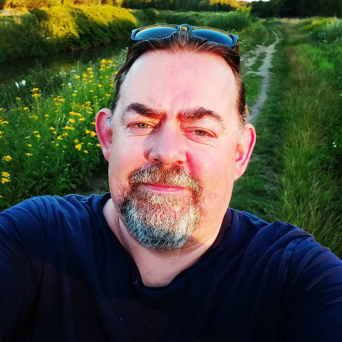 MissiePompFier's tweet photo. Elke dag 15 km wandelen als cardio. Ik kan binnenkort te voet gaan blussen #jeronfire https://t.co/VDAnC6ImKX
