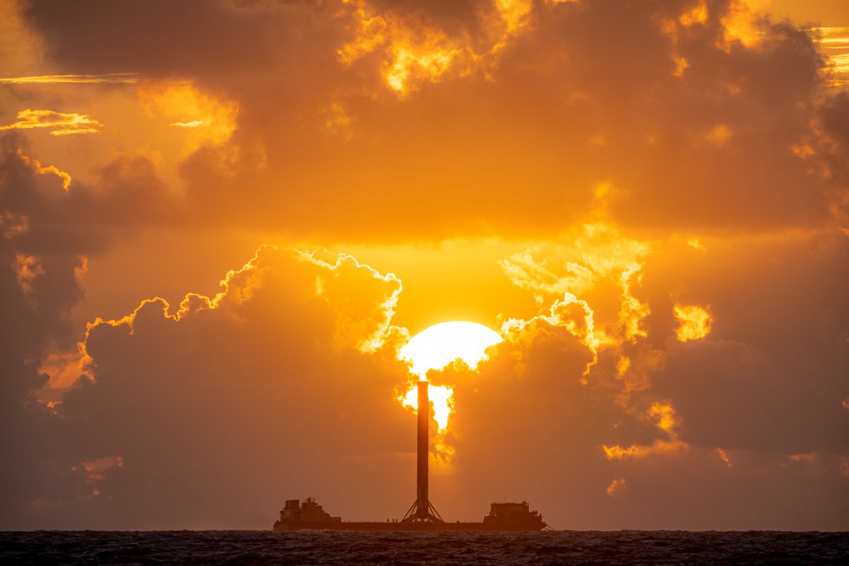 TrevorMahlmann's tweet photo. Decided to head south today instead of north toward @PortCanaveral on my bike. Thanks to tug Lauren Foss performing a quick loop, I caught Falcon 9 B1058.2 and the 'Just Read The Instructions' droneship in front of the Sunโ๏ธ
โ๏ธ/โฌ๏ธ/๐ผ: https://t.co/7sZEAxOC3U https://t.co/OlFjeMqZGs