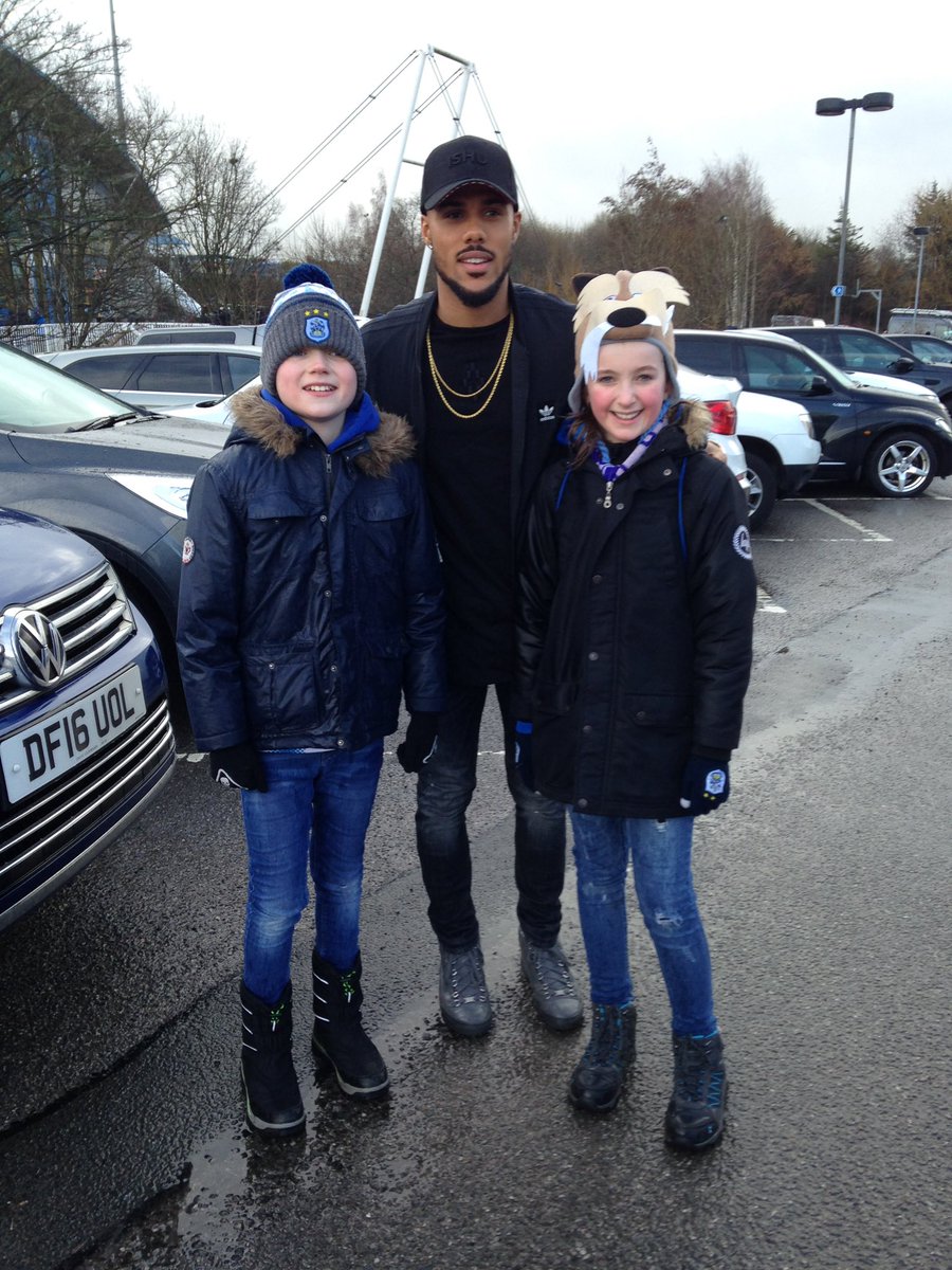 colpot19's tweet photo. Sad day today as we say goodbye to two great players for Town. Thank you @ekachunga15 & @CollinQuaner for the last few years both on and off the pitch you always gave your all. Always Terriers ๐ตโช๏ธ๐ตโช๏ธ #htafc #aintnobody #teamkaching https://t.co/Oasw4GaBNa
