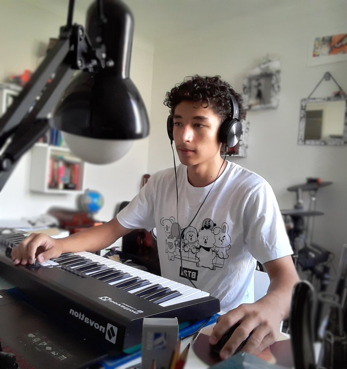 LeKonteur's tweet photo. Nouveau beat en progression, préparation d'un troisième titre !✒️✨
Pour celui-ci, on vise quelque chose d'un peu différent mais on garde en tête le style de base 💪👍
Venez écouter un petit extrait sur mon compte Instagram :🎧
🔗https://t.co/OPfXaUSLbN

#musician #Rap https://t.co/pyY6um53yv
