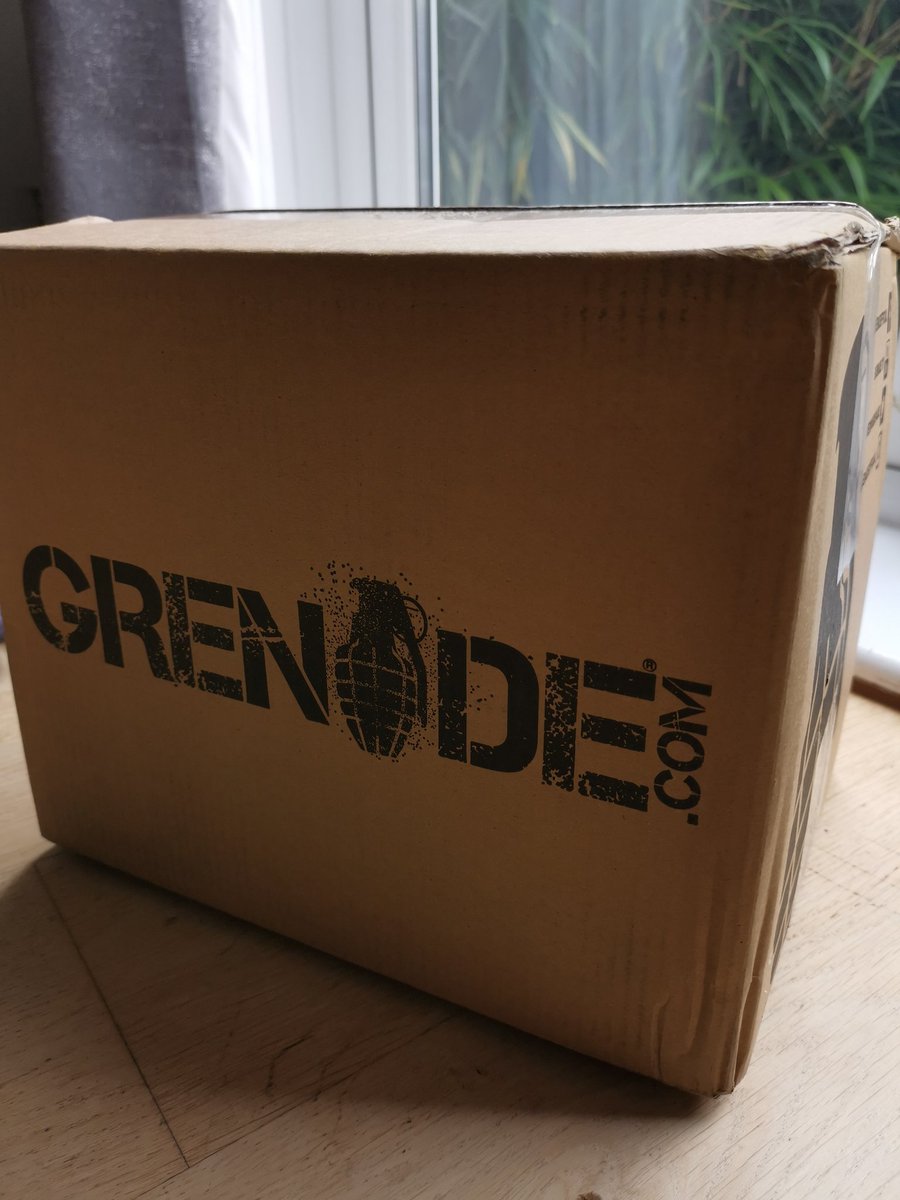 SicilianFitness's tweet photo. Love unpacking a parcel full of @grenadeofficial goodies.
โข
โข
#WhatsInYourCupboard #Grenade #CarbKillaBar #CarbKilla #Snack #SnackingRevolution #Protein #HealthyHabit #HealthyEating #FoodPorn #HealthyLifestyle #Strawberry #ProteinBar #Fitness https://t.co/HJGbHoZIUP