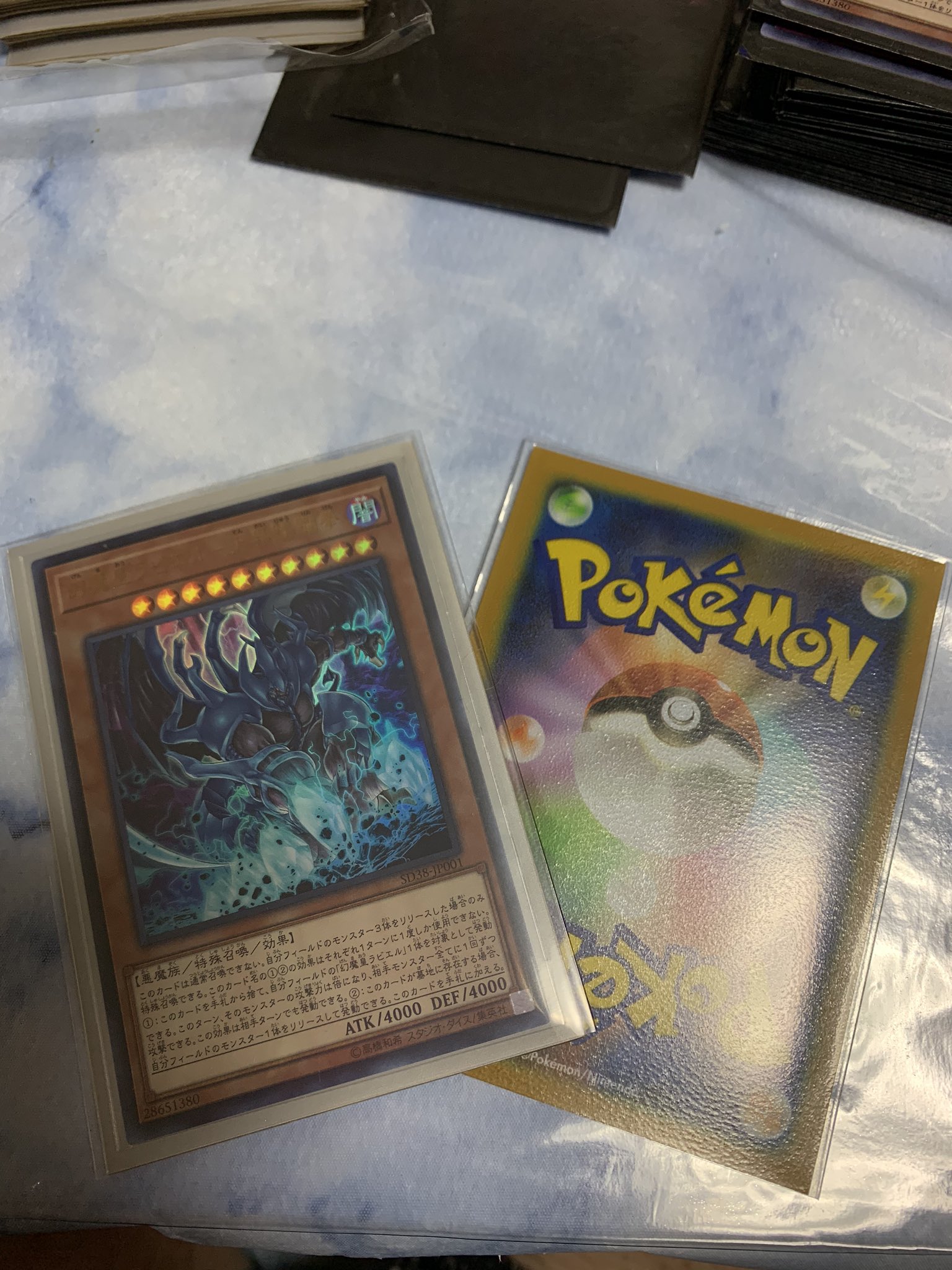 ともちょ 最近遊戯王ocgも始めたが 基本はポケカプレイヤーなので ポケカ で使っている公式キャラスリとオーバースリーブでいつものサイズ感を再現 カードサイズが遊戯王 の方が小さいから 通常スリーブをインナースリーブとして採用することで ポケカ