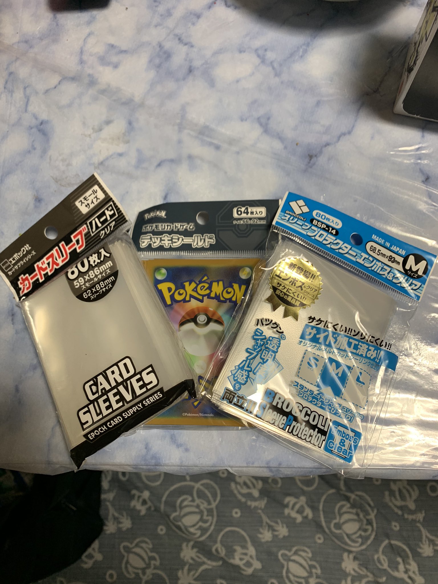 ともちょ 最近遊戯王ocgも始めたが 基本はポケカプレイヤーなので ポケカ で使っている公式キャラスリとオーバースリーブでいつものサイズ感を再現 カードサイズが遊戯王 の方が小さいから 通常スリーブをインナースリーブとして採用することで ポケカ