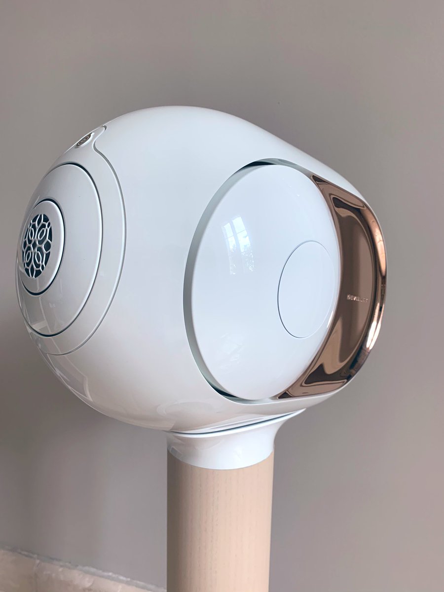 yohan_teixeira's tweet photo. Welcome (beauty) beast! #devialet #phantomgold @DEVIALET https://t.co/9VlklGipmq