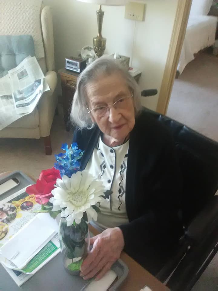 GSNEO's tweet photo. Troop 90094 sent residents at Mulberry Gardens flowers for their take action project. How thoughtful, thank you girls! #GSNEOPositivityProject https://t.co/b6HezBiuqf