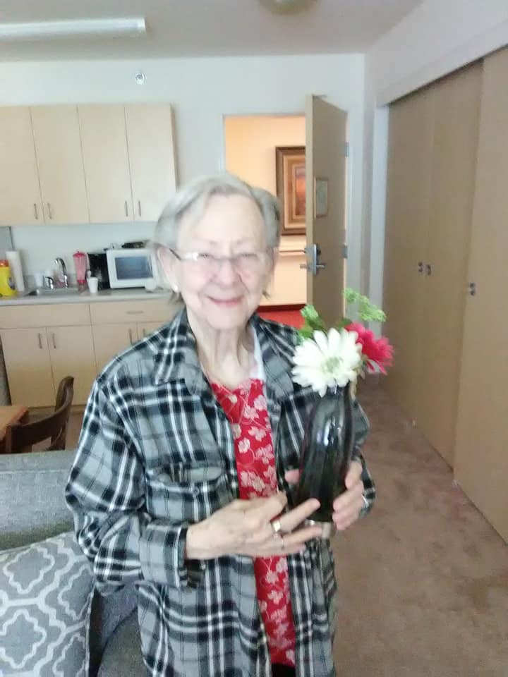 GSNEO's tweet photo. Troop 90094 sent residents at Mulberry Gardens flowers for their take action project. How thoughtful, thank you girls! #GSNEOPositivityProject https://t.co/b6HezBiuqf