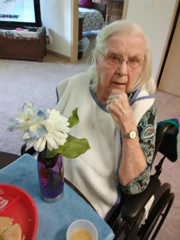 GSNEO's tweet photo. Troop 90094 sent residents at Mulberry Gardens flowers for their take action project. How thoughtful, thank you girls! #GSNEOPositivityProject https://t.co/b6HezBiuqf
