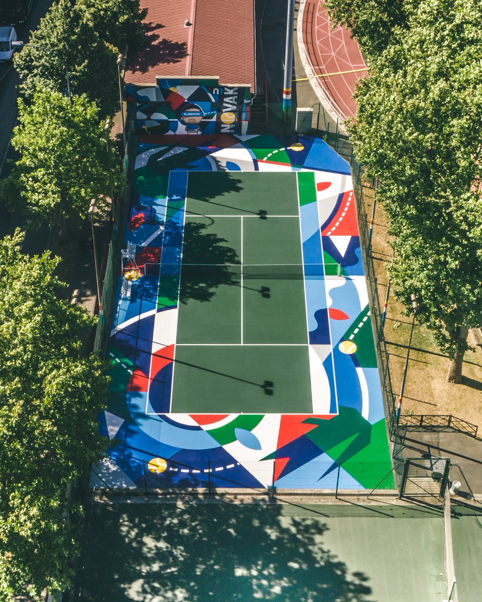 SportBuzzBizz's tweet photo. Lacoste rénove un terrain de tennis de manière artistique à Clichy 

▶️https://t.co/e62FzDIBi8 

#lacoste #tennis #Art @takeitysy @DjokerNole https://t.co/j1siBbIBmB