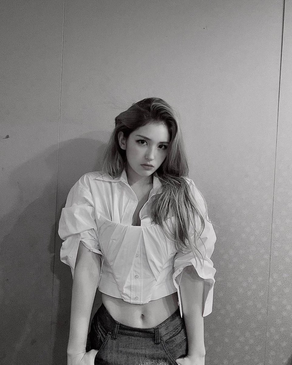 SOMITH_'s tweet photo. [SOMISTAGRAM] 200724.🌻🌼
somsomi0309 ig update

คุณคนสวยเขาแวะมาบอกรักซมมงชิค่ะ❤

@somi_official_ 
#SOMI #소미 #전소미
#WHATYOUWAITINGFOR https://t.co/qjBQ0O5aZh