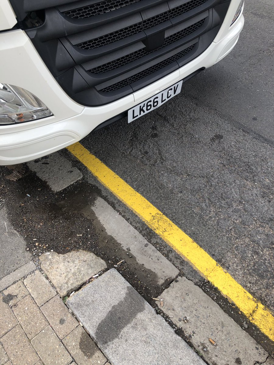 SenseiInfo's tweet photo. @McDonaldsUK I don’t understand why one of your delivery drivers would block us in for 20mins knowing before he stopped I was leaving in 2 mins!! #Finchley #frienbarnet #privatecarpark https://t.co/Gx5xptQvOx