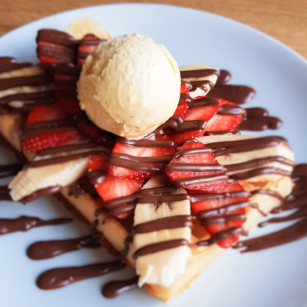 LePatacrepe's tweet photo. La Falballa, fraises, banane, Nutella &amp; glace vanille 🍓😋

#lepatacrepe #summer #ete #new #patacrepe #summer #ete #new #foodporn #tastyfood #yummy #instafood #food #foodphotography #delish #crepe #fraise #banane #nutella #vanille #glace https://t.co/eiBuoXjGja
