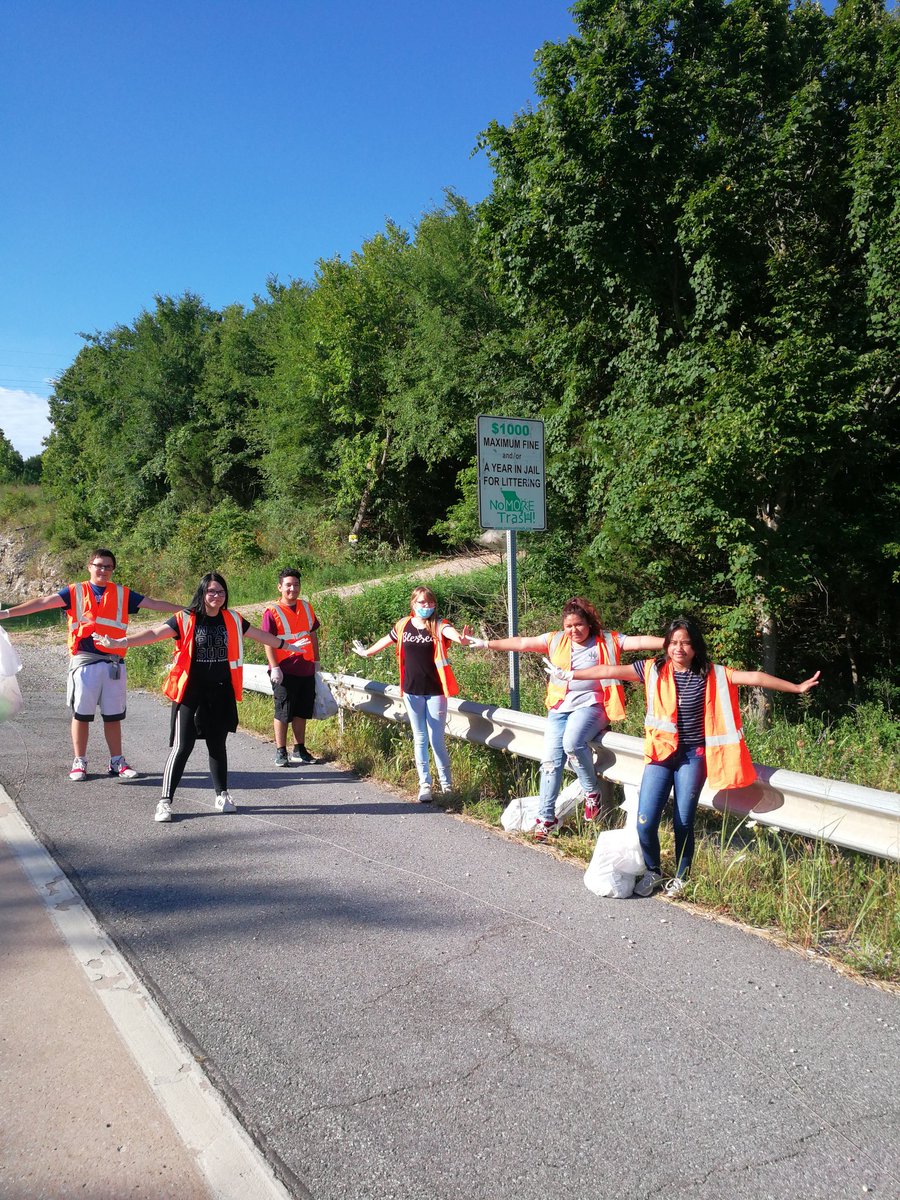 SenoraPullen's tweet photo. Summer school service project! 7 people, 7 bags of garbage! One student said "Do people not read this sign?" https://t.co/GACdzz3Nlq