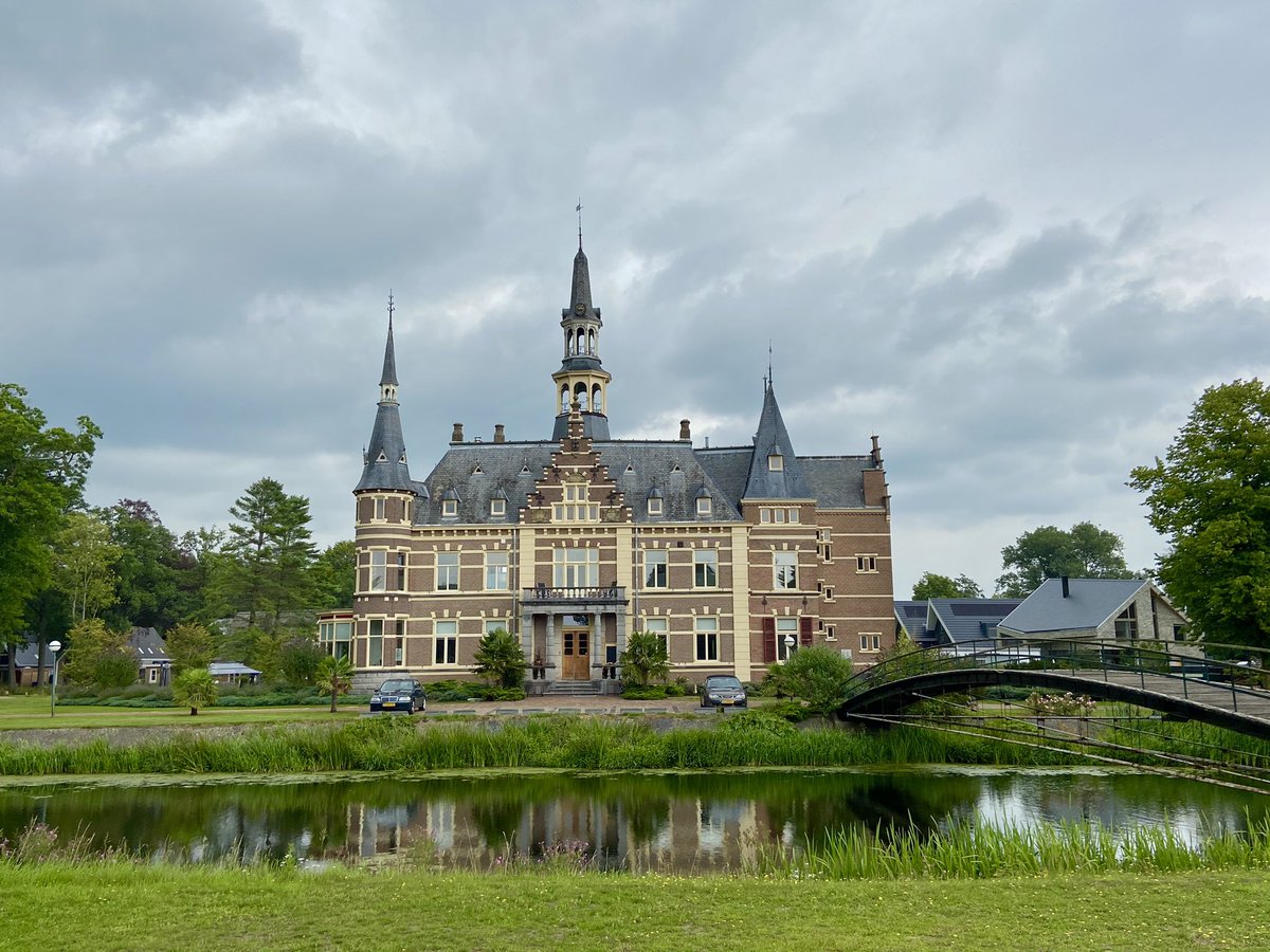 B_Visschedijk's tweet photo. Tussendoor richting Twente #files ontwijken #fileleed #a1 via #zutphen #lochem #goor met tussenstop kasteel #decloese #cloese Lochem, vm locatie #politieopleiding @Politie https://t.co/wp94XTpSih