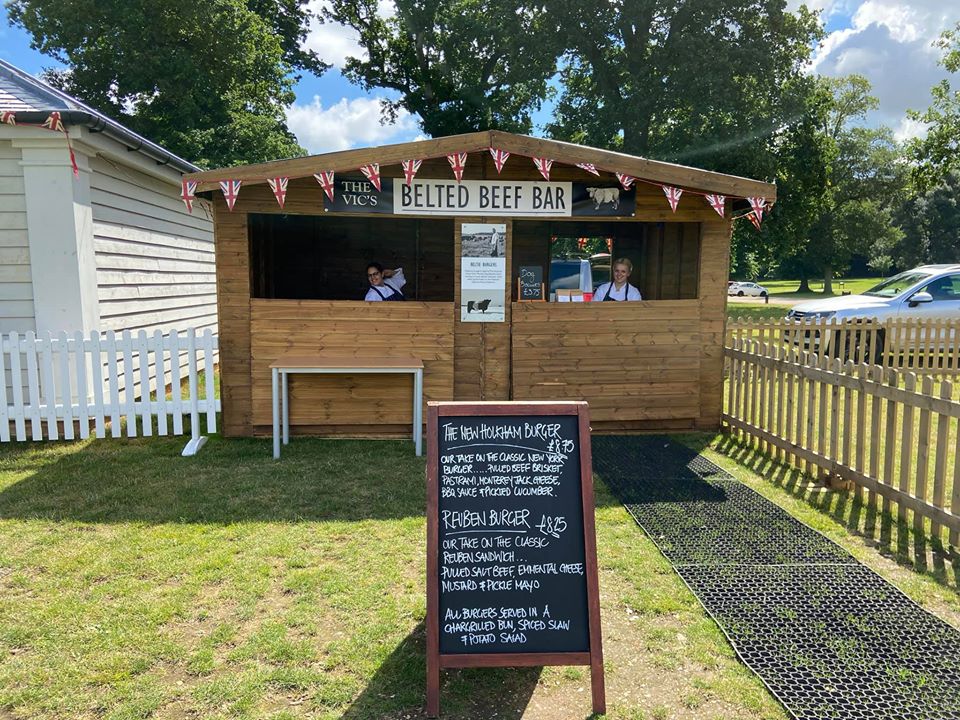 HolkhamEstate's tweet image. Not to be missed - @VictoriaHolkham's Belted Beef Bar! 🐮 

Not only are they joining us for #FeastInThePark every weekend, you'll also find them cooking up a storm daily, 12noon-4pm in Holkham park 🍔

Find out more: Bitl.y/FeastHolkham