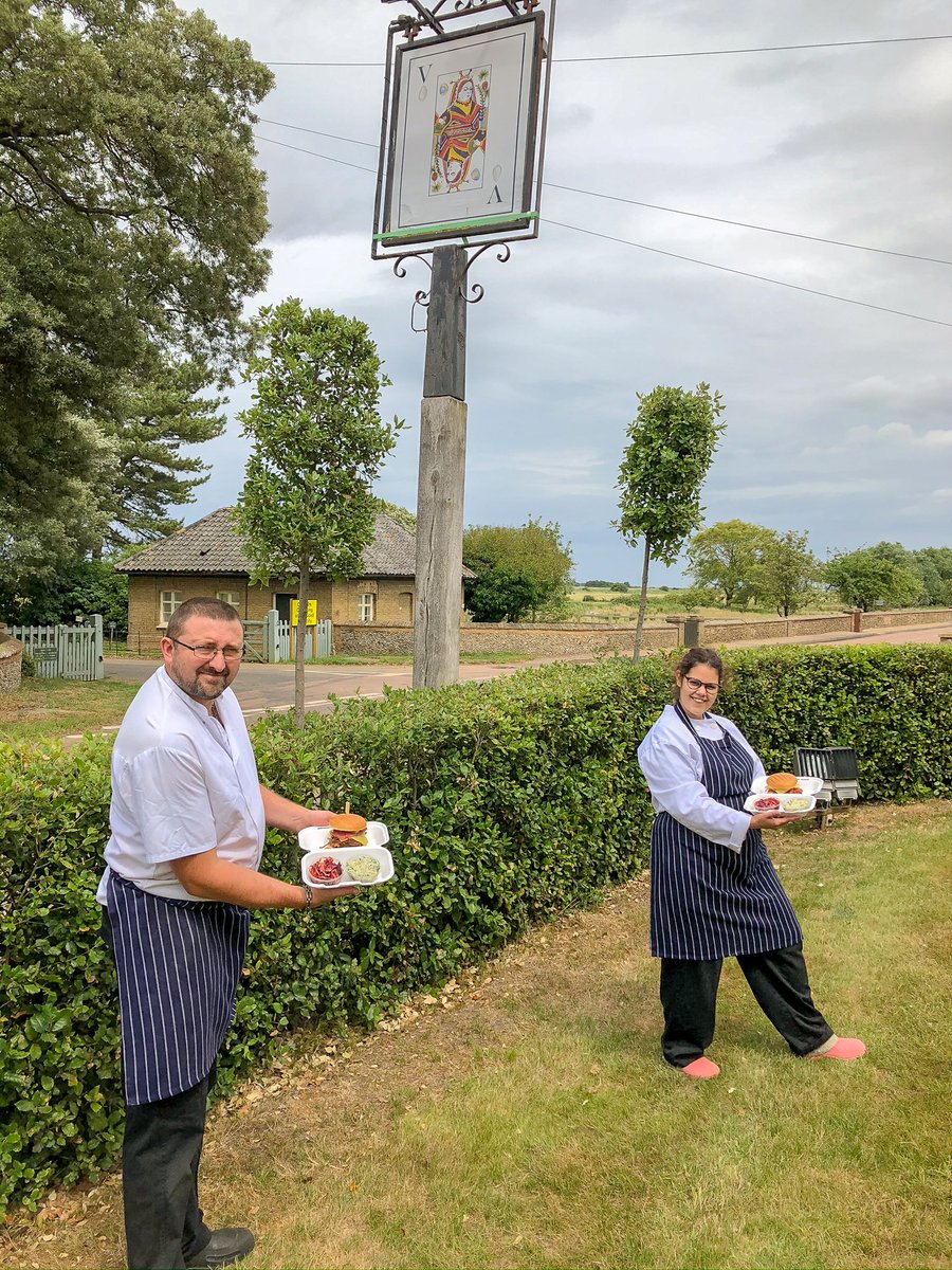 HolkhamEstate's tweet image. Not to be missed - @VictoriaHolkham's Belted Beef Bar! 🐮 

Not only are they joining us for #FeastInThePark every weekend, you'll also find them cooking up a storm daily, 12noon-4pm in Holkham park 🍔

Find out more: Bitl.y/FeastHolkham