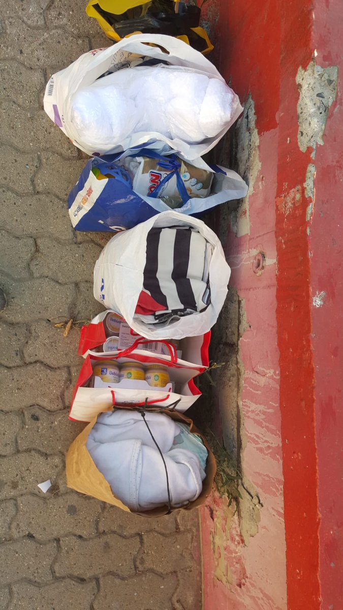 Üsküdar Dayanışma Ağı olarak komşularımızla dayanışma için kolilerimizi, bebekler için mama, kıyafet ve oyuncaklarımızı dağıttık 🤲 Sokaktaki diğer canları da unutmayarak kedileri besledik 😻