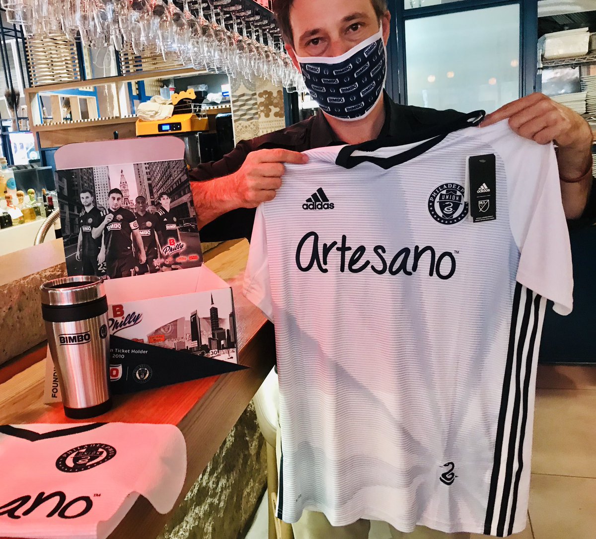 Gbotic's tweet photo. WOW @PhilaUnion &amp; @bimbobakeriesusa !!! Thank you so much for this amazing Season Ticket holder gift box! I‘ll be repping the shirt tomorrow! #DOOP #Bphilly https://t.co/vmFfhyqz6y
