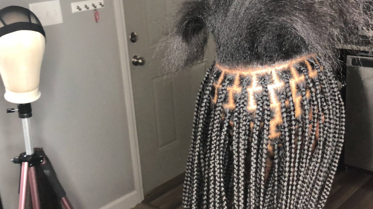 kustom_stylez's tweet photo. How to video coming soon !! Smedium Knotless Plaits ! Book with me ❤️ #ValdostaStylist #GeorgiaStylist https://t.co/FKgM7wpg1m