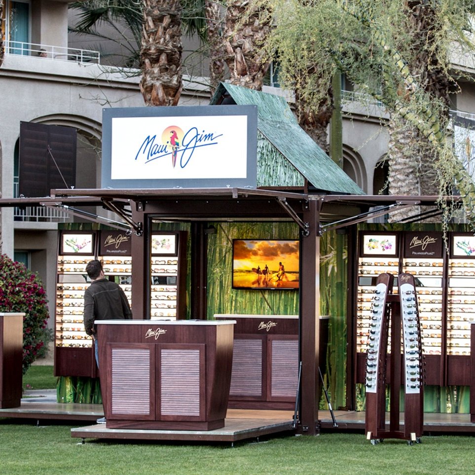 Steel_Space's tweet photo. #Brands are having to think outside the box. Adapting and connecting with customers by bringing the shopping experience outside with #popupretail solutions, integrating contactless digital purchasing #experiences. https://t.co/MTeYfOfMJP https://t.co/SRXJx7zKLt