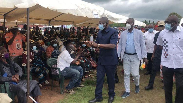 PulseCoteIvoire's tweet photo. Le ministre de l’équipement et de l’entretien routier Amédé Koffi Kouakou et Abdoul Racid Awassa @AbdoulAwassa le coordinateur régional de la jeunesse RHDP - IFFOU À LA CÉR��MONIE D’HOMMAGE DES POPULATIONS DU BÉLIER AU PM ( Amadou Gon Coulibaly) ce vendredi 24 J 2020 à Toumodi. https://t.co/sGXbSlcbb9