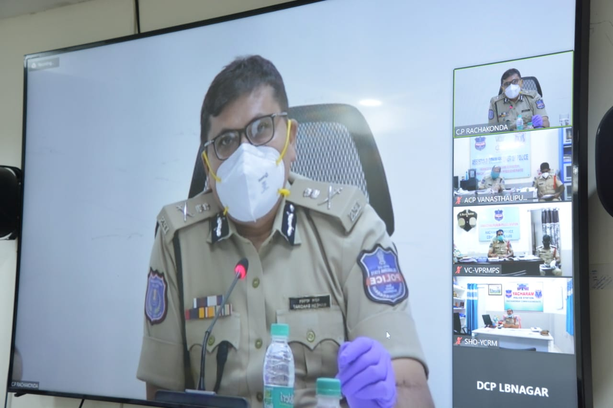 MalkajgiriCop's tweet photo. CP & Addl CP Rachakonda #interacted with Malkajgiri & LB Nagar Zone SHOs, ACPs, DCPs on #liquidation of pendency of #grave under investigation cases. #CitizenFriendlyPolicing during #COVID19Pandemic to ensure no #discrimination of #positivepatients & keeping moral of force high https://t.co/bJFvEzBaiQ