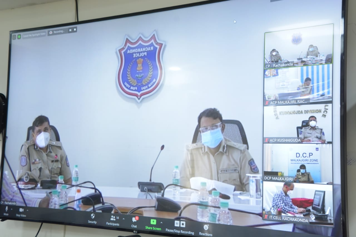 MalkajgiriCop's tweet photo. CP & Addl CP Rachakonda #interacted with Malkajgiri & LB Nagar Zone SHOs, ACPs, DCPs on #liquidation of pendency of #grave under investigation cases. #CitizenFriendlyPolicing during #COVID19Pandemic to ensure no #discrimination of #positivepatients & keeping moral of force high https://t.co/bJFvEzBaiQ