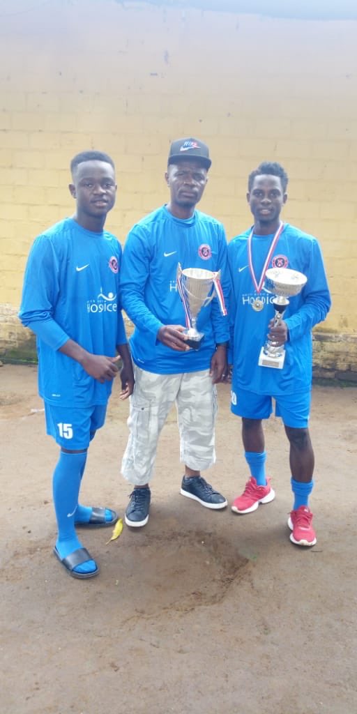 WharfKids's tweet photo. Huge thanks to the awesome Barnstaple Town FC @official_BTFC, @byeo1979 and @CQCLtd for donating football strips to Sierra Leone local clubs. Can spot at least one Ebola survivor here - probably several more. #AfterEbola #SierraLeone #ThankYou https://t.co/SomvqLIxm2