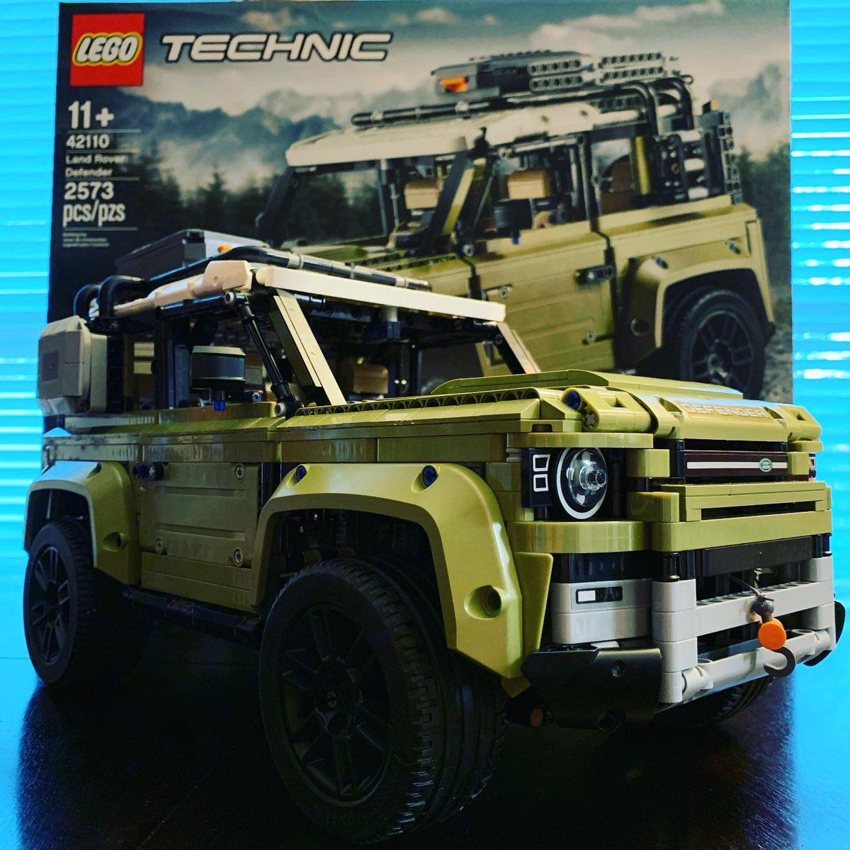 OriginalScuba's tweet photo. Behold - the #LEGOTechnic Land Rover Defender!! This is my third #LEGO set and my first venture into the Technic line! Love it! 👍🏽😃 #BrickLife #BricksOnBricks https://t.co/gga9NevFsQ
