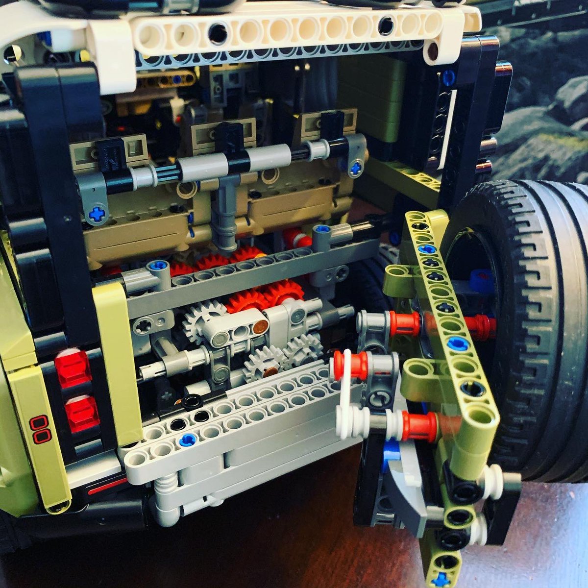OriginalScuba's tweet photo. Behold - the #LEGOTechnic Land Rover Defender!! This is my third #LEGO set and my first venture into the Technic line! Love it! 👍🏽😃 #BrickLife #BricksOnBricks https://t.co/gga9NevFsQ