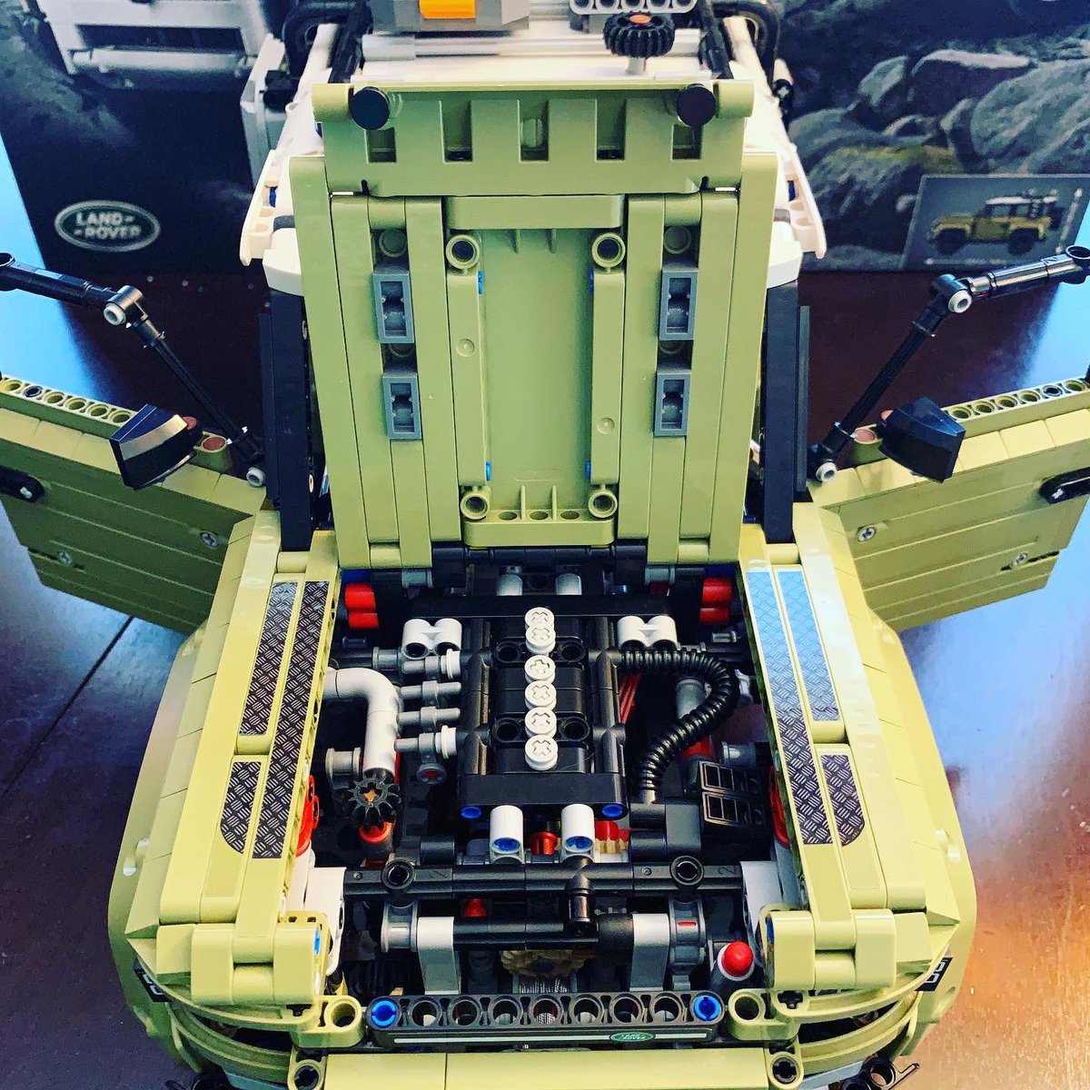 OriginalScuba's tweet photo. Behold - the #LEGOTechnic Land Rover Defender!! This is my third #LEGO set and my first venture into the Technic line! Love it! 👍🏽😃 #BrickLife #BricksOnBricks https://t.co/gga9NevFsQ