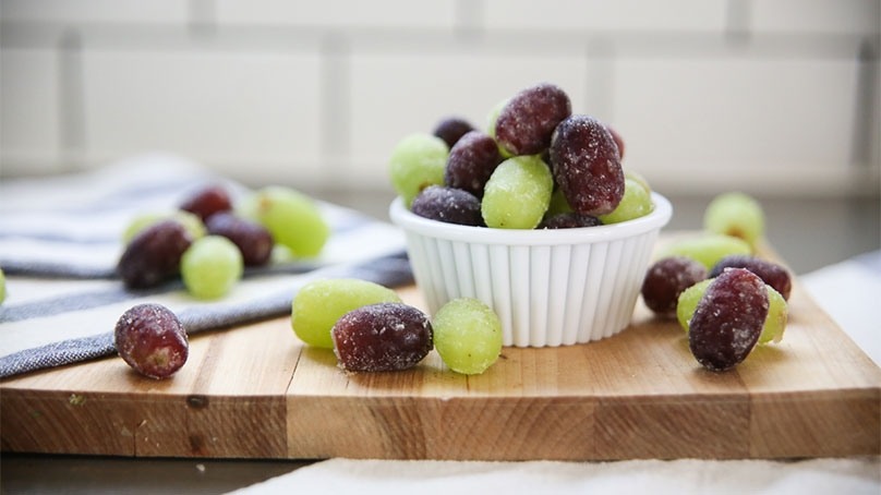 LewisDining's tweet image. Looking for a super easy snack?  Try frozen grapes!  Just remove grapes from the stems, wash and dry them, and the put them in the freezer!  Once frozen, you'll have a delicious, cooling, and healthy treat!🍇