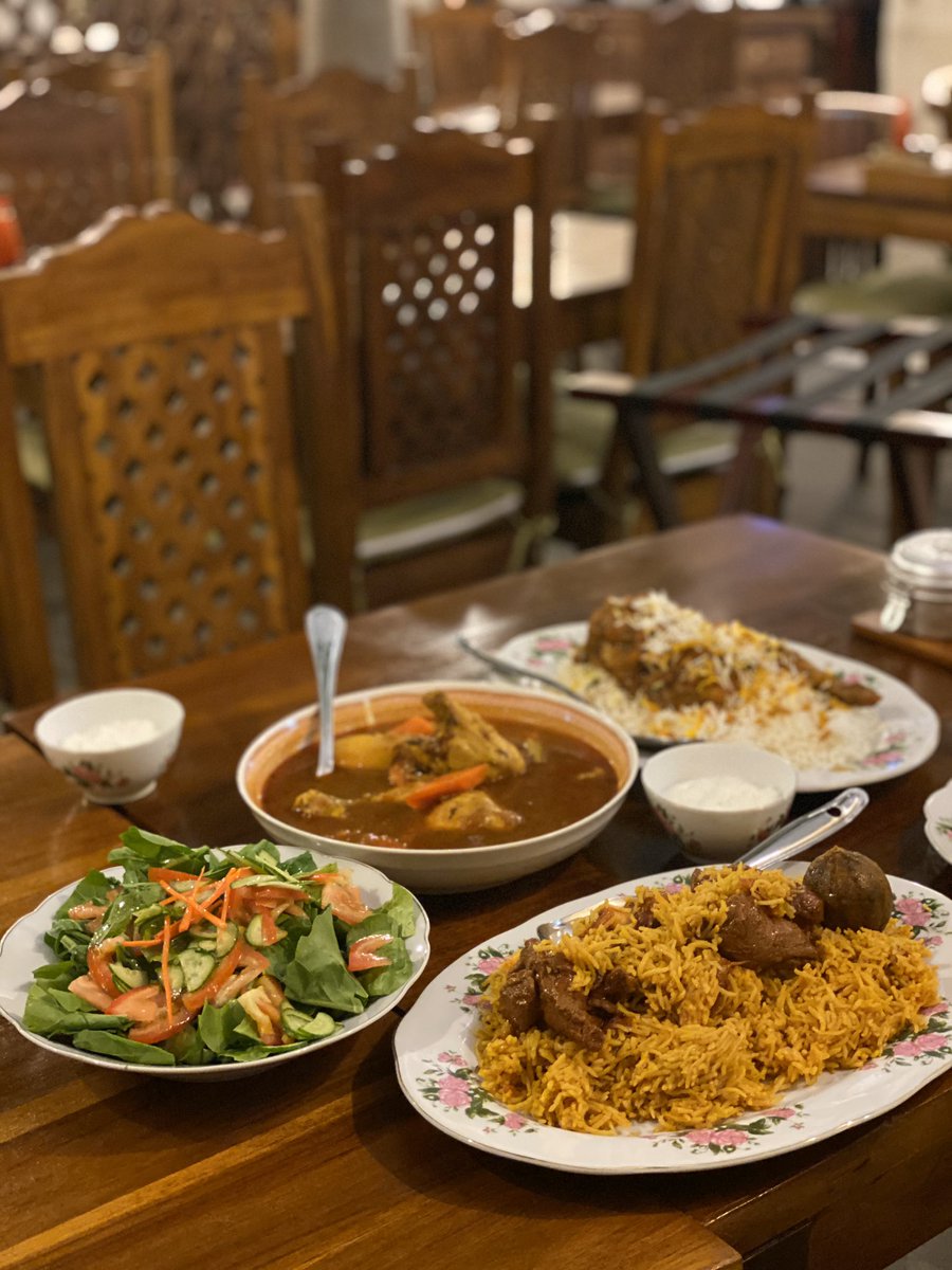 sultanah8888's tweet photo. العشاء كان في ضيافة مطعم 
الفنر 📍مجمع ذا زون -شارع التخصصي
المطعم يقدم اطباق متنوعة من المطبخ الاماراتي يتميز بالديكور الشعبي الاماراتي 
أكثر شيء حبيتة المجبوس لحم- سلطة الفنر 
لديهم قائمة متنوعة من الفطور الشعبي يوجد جلسات داخلية وخارجية https://t.co/Z0bNFGSTWs