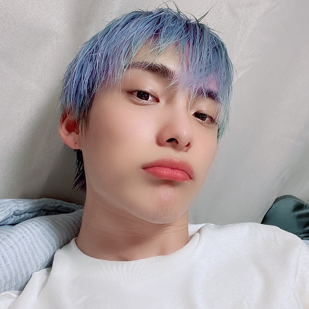 official_ACE7's tweet photo. [#에이스_준]
하...안녕 초이들 너무너무 보고싶은 밤이네.
다들 잘 지내고 있는거지? 
요즘 머리 때문에 쉽지가 않았지만 이렇게
라도... 💕 보고싶다 힘내 항상 우리 초이스 💕 
#ACE #에이스 #CHOICE #초이스 https://t.co/kF4F812xWy
