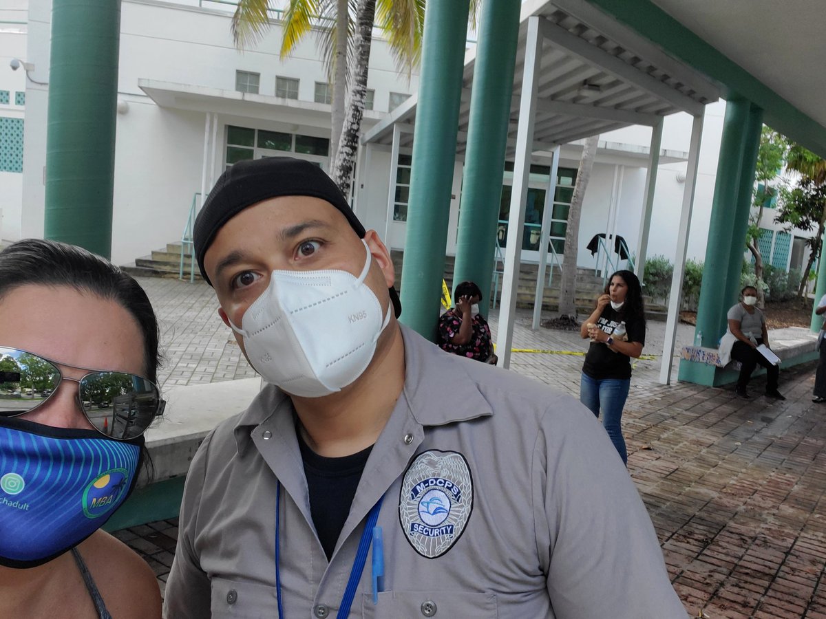 miamibeachadult's tweet photo. United we have served over 1000 meals to our surrounding community! Join us Tuesdays and Fridays from 10am to 1pm at Nautilus Middle @nms_sharks #ignitethevision #SoarToNewHeights #MBATeam @MDCPSOperations https://t.co/EmFJ7QetVY