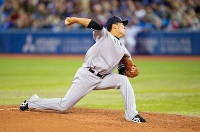 givers_baseball's tweet photo. #腕のしなりを生む条件

トッププロたちのフォーム（右投手）を三塁側から見ると、体がアルファベットの「C」の字をひっくり返した形になっています。
胸を張り、腕をしならせている。
また踏み出した足の股関節を柔軟に使い膝を曲げることによることでスムーズに本塁方向へ体重を移動しています。 https://t.co/NO8TKsCm0u