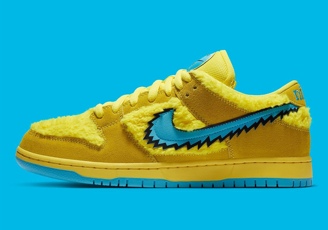 Sneaker News tweet media