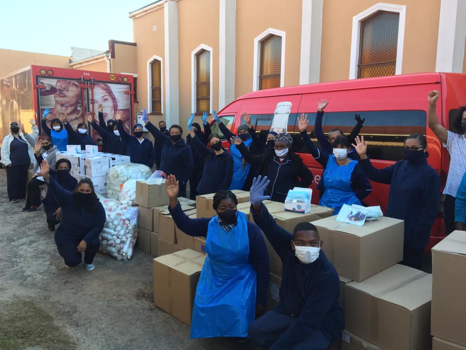 ELMAPhilanthro's tweet photo. A shipment of #PPE provided by @DGMurrayTrust arrives to protect 200 community health workers &amp; professional nurses at NGO Compassionate Action Trust, as they screen for #COVID19 &amp; deliver medication throughout the Western Cape. #SouthAfrica 😷🧤 https://t.co/Vug39UTqxk