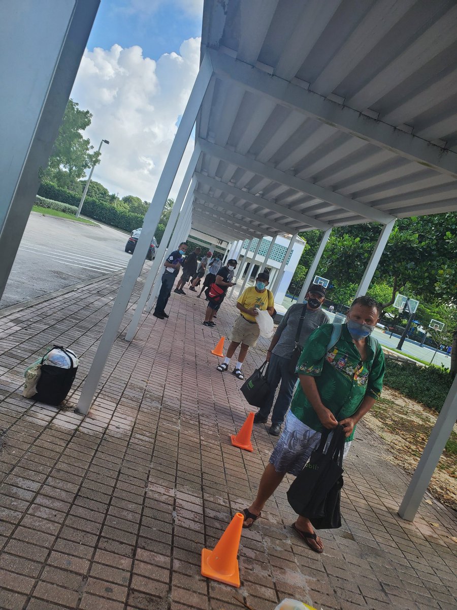 miamibeachadult's tweet photo. United we have served over 1000 meals to our surrounding community! Join us Tuesdays and Fridays from 10am to 1pm at Nautilus Middle @nms_sharks #ignitethevision #SoarToNewHeights #MBATeam @MDCPSOperations https://t.co/EmFJ7QetVY