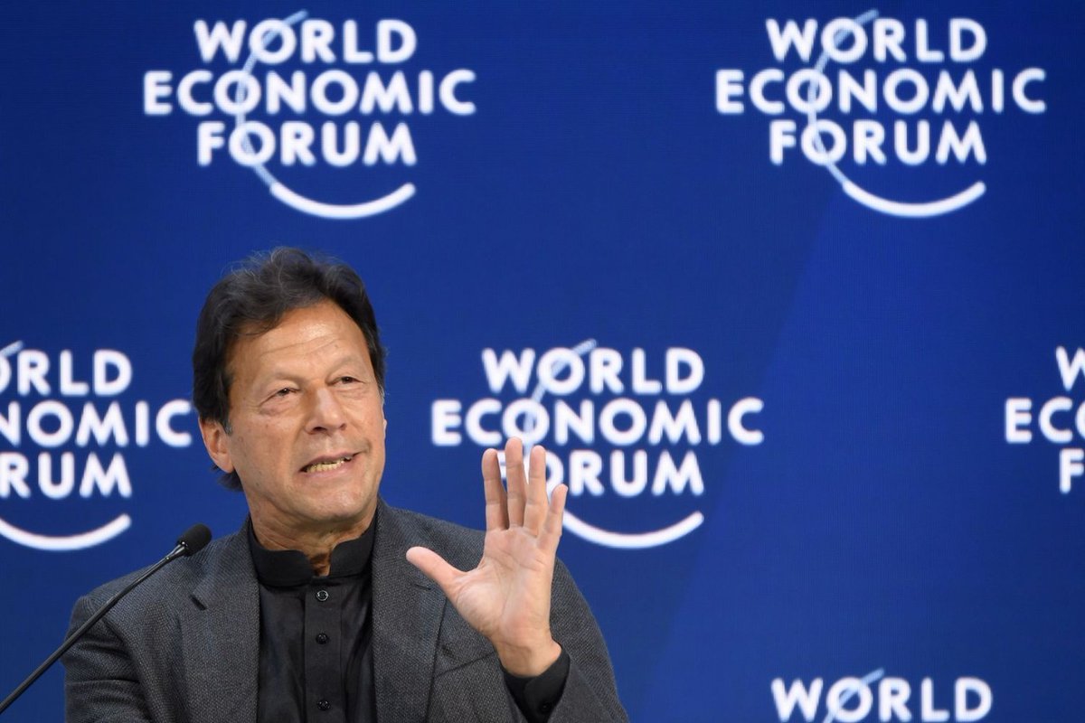 23) After becoming the PM,  @ImranKhanPTI addressed the world for the first time at the  @wef. He pushed for peace in the region, staying away from military conflict and good governance.This is where he let the world know of his vision to turn Pakistan into a welfare state.