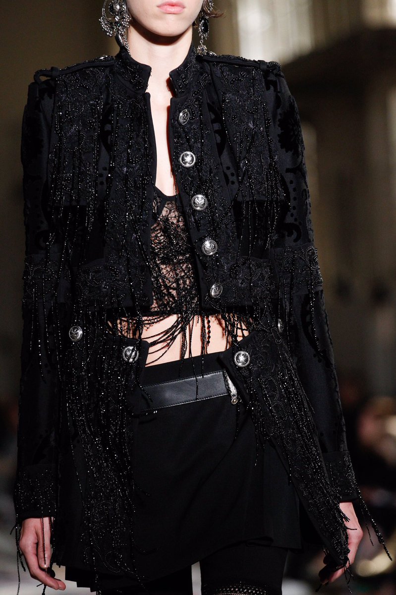 diorangxl's tweet photo. Alexander McQueen Spring 2017 RTW https://t.co/8DW72W3uNE