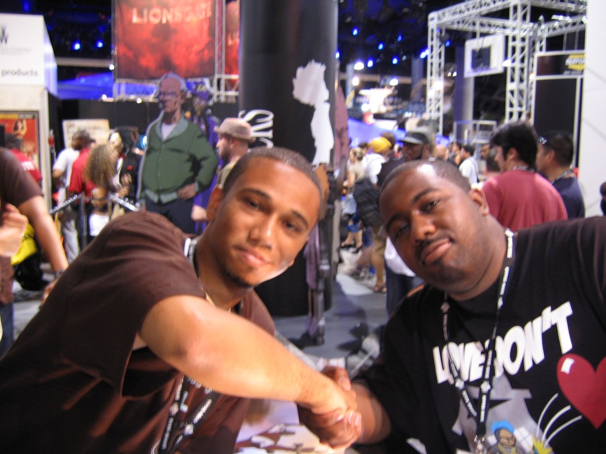 mrbenja's tweet photo. #SDCCMemory - That time me and @The_Flipsider met up with the Boondocks creator Aaron MacGruder and the cast. Also went to one of their panels. I stayed woke at that comic con amidst all the foolishness. https://t.co/hFN0I18w3d