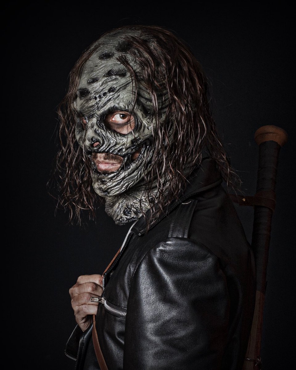 Negan_cosplayer's tweet image. SDCC weekend is here...
TWD panel is here...
NEGAN WHISPERER IS HERE!🤫

@JDMorgan @TheWalkingDead @WalkingDead_AMC @TWD_ES @TWalkingDWorld 

#TWD #TWDFamily #TWDCosplay #ComicConAtHome #SDCC #SDCC2020 #SDCCatHome #SDCCAtHome2020 #Negan #WhispererNegan #TheWalkingDead