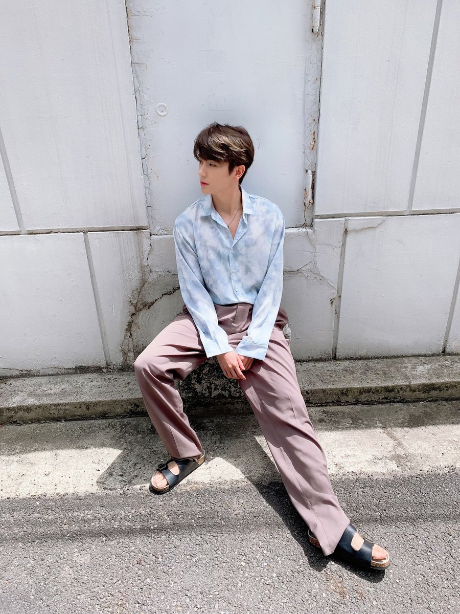 WE_THE_BOYZ's tweet image. [현재] 더운데 안 더운척😂