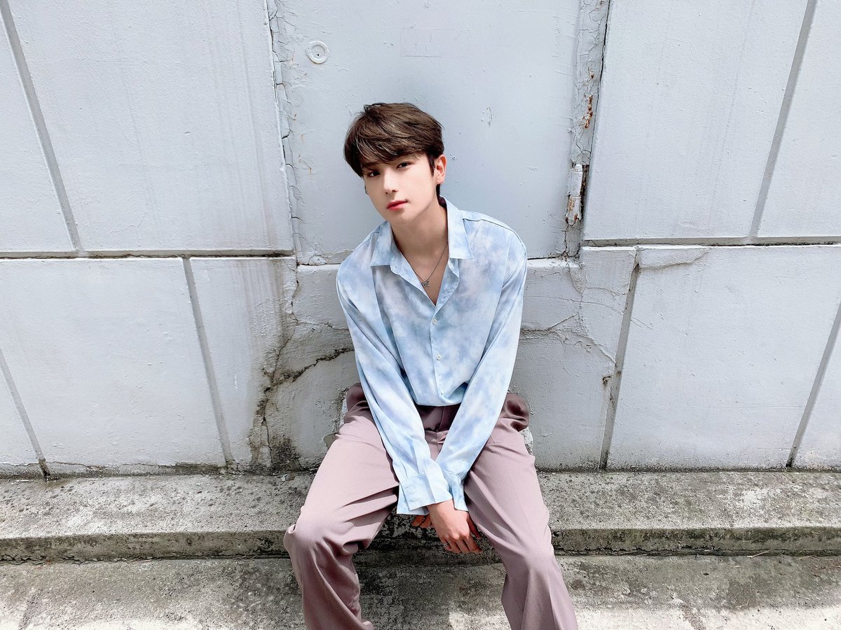 WE_THE_BOYZ's tweet image. [현재] 더운데 안 더운척😂