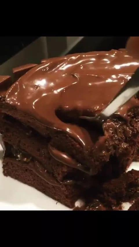 DailyMakan's tweet photo. Resepi Coklat Moist Berkrim

Bahan 1:
1 cawan serbuk koko
1/2 cawan gula halus/gula icing
1 cawan air panas
1/2 cawan susu cair

Bahan 2:
2 cawan tepung gandum
2 sudu kecil baking powder
2 cawan gula halus/gula icing
4 biji telur gred A
250 gm buttercup
2 sudu kecil esen vanilla https://t.co/7JQjtS2oqd