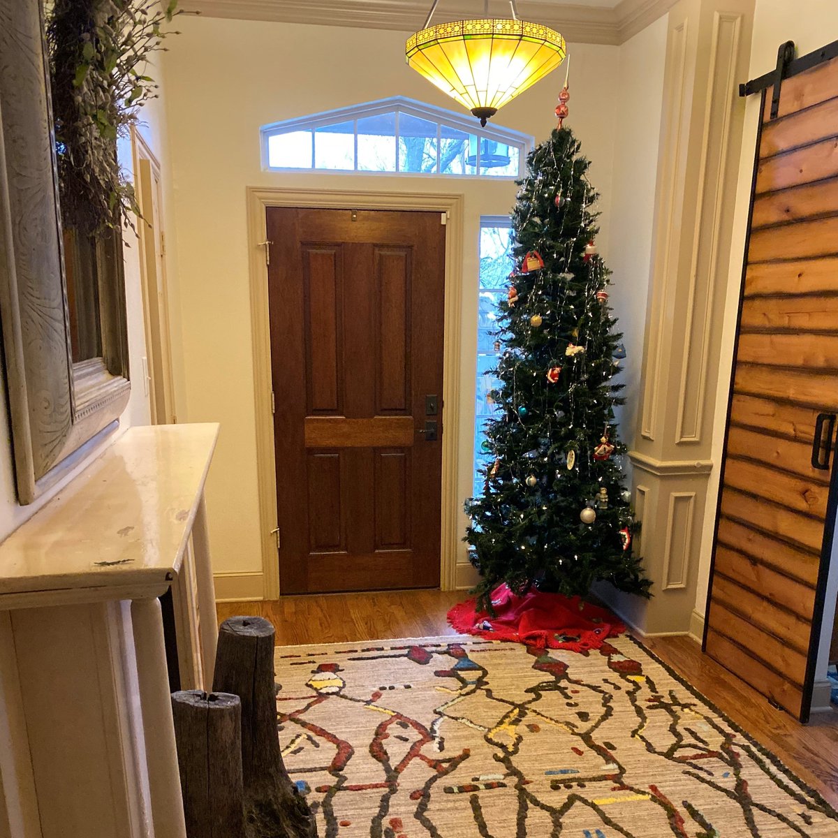 DallasRugs's tweet photo. Is it Christmas in July??? No, we’re flashing back to this beautiful installation by Melody Jurick Designs!
#dallasrugs #fbf #christmasinjuly #christmas #designinspires #12419 https://t.co/Gv3Any7K6X